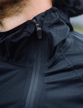 COMPRESSPORT Kurtka biegowa HURRICANE WATERPROOF 10/10 JACKET black