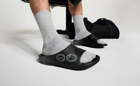 OOFOS Klapki regeneracyjne OOahh Sport Matrix Black