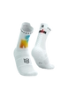 COMPRESSPORT Skarpetki do biegania wysokie PRORACING SOCKS V4 RUN HIGH IRONMAN 2025 white/sunrise