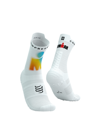 COMPRESSPORT Skarpetki do biegania wysokie PRORACING SOCKS V4 RUN HIGH IRONMAN 2025 white/sunrise