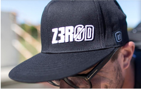 ZEROD Czapka lifestyle FITTED TRUCKER CAP czarna