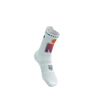COMPRESSPORT Skarpetki do biegania wysokie PRORACING SOCKS V4 RUN HIGH IRONMAN 2025 white/sunset
