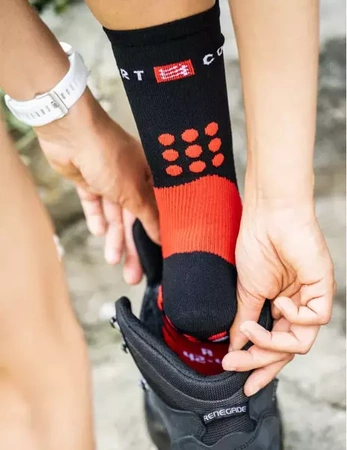 COMPRESSPORT Skarpetki trekkingowe HIKING SOCKS black/core red/white