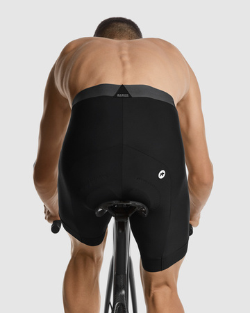 ASSOS Spodenki rowerowe męskie MILLE GT HALF SHORTS C2 black series