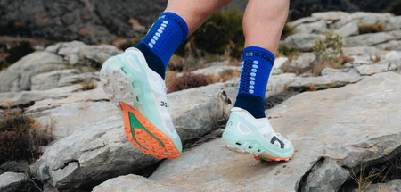 COMPRESSPORT Skarpetki do biegania ULTRA TRAIL SOCKS V2.0 dazz blue/blues