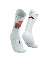 COMPRESSPORT Skarpetki rowerowe PRORACING SOCKS V4 BIKE IRONMAN 2025 white/sunset