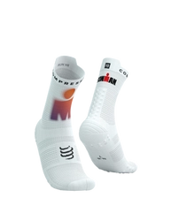 COMPRESSPORT Skarpetki do biegania wysokie PRORACING SOCKS V4 RUN HIGH IRONMAN 2025 white/sunset