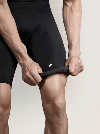 ASSOS Spodenki rowerowe EQUIPE R BIB SHORT S9 black series