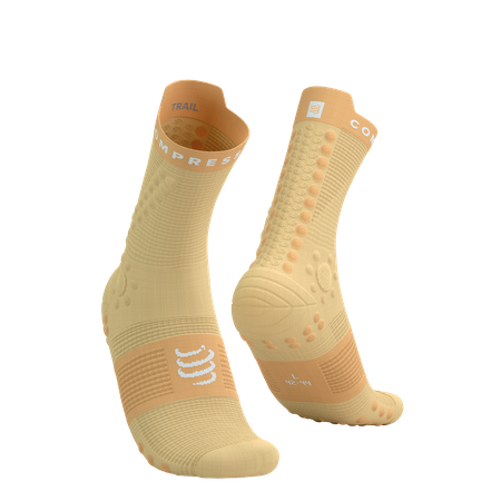 COMPRESSPORT Skarpetki do biegania trailowe PRORACING SOCKS V4 TRAIL impala/buff orange