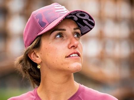 COMPRESSPORT Czapka lifestyle TRUCKER CAP jasnoróżowa
