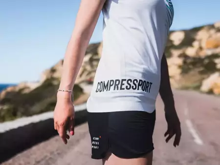 COMPRESSPORT Koszulka biegowa damska z krótkim rękawem TRAINING T-SHIRT SWIM BIKE RUN 2023