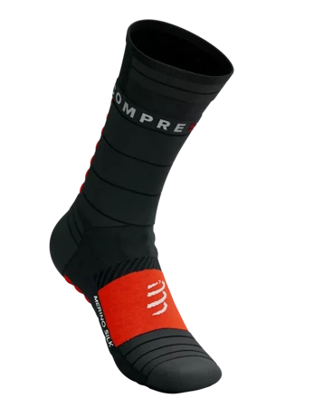 COMPRESSPORT Skarpetki biegowe zimowe PRO RACING SOCKS WINTER RUN black/high risk red