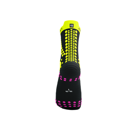 COMPRESSPORT Skarpetki do biegania trailowe PRORACING SOCKS V4 TRAIL black/safe yellow/neo pink