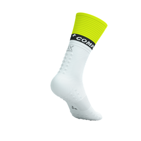 COMPRESSPORT Skarpetki kompresyjne do biegania MID COMPRESSION SOCKS V2.0 white/safe yellow/neo pink